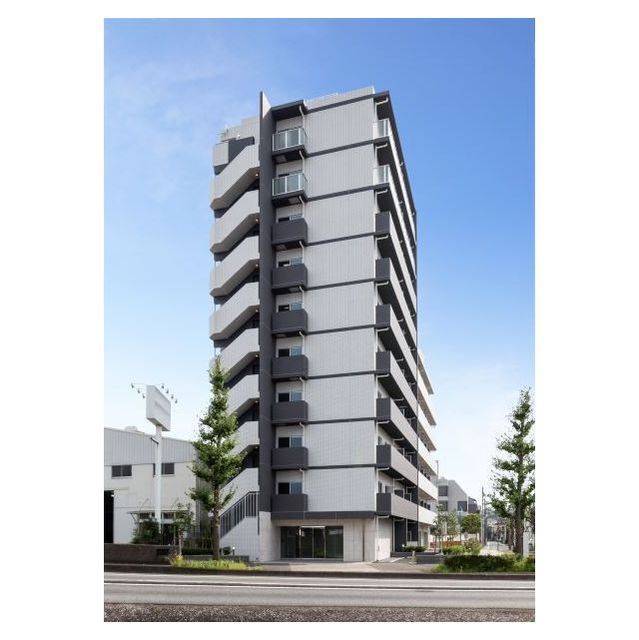 １０階建ての建物の１階にあります。
