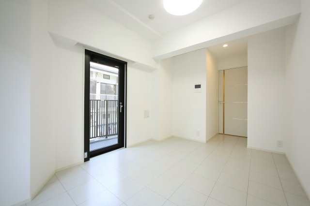 白く統一されたお部屋。オシャレですよね。駅近1Kです。