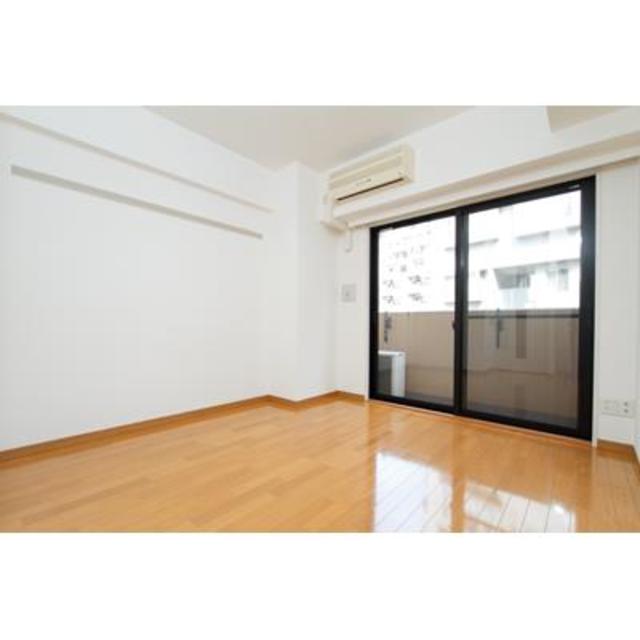 お部屋はシンプルな1R。必要なものが揃ったシンプルライフを目指すならここ。
※写真は同タイプ住戸です。