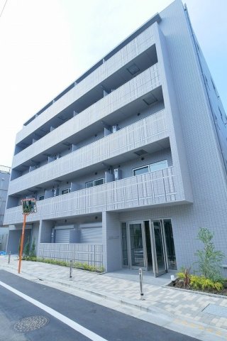 ５階建ての建物の４階に位置しています。