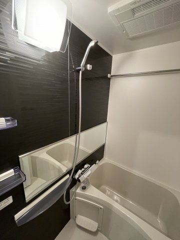 浴室です。シンプルな造りです。
※別号室同室タイプ