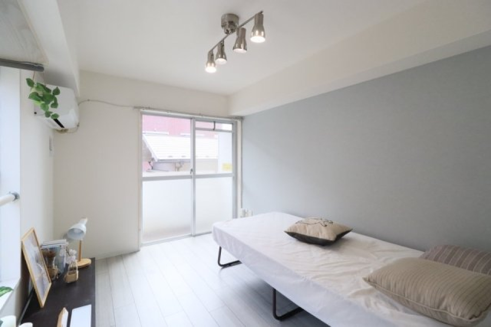 白を基調としたお部屋なので、インテリアにも幅が出てコーディネートが楽しくなるお部屋です！
家具･小物はイメージです