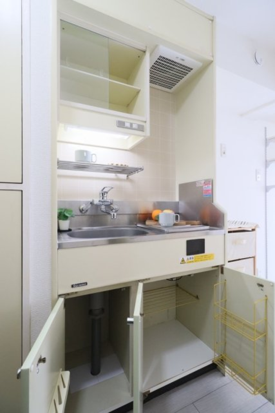 キッチンはコンパクトながら、収納能力もバッチリ！
家具･小物はイメージです