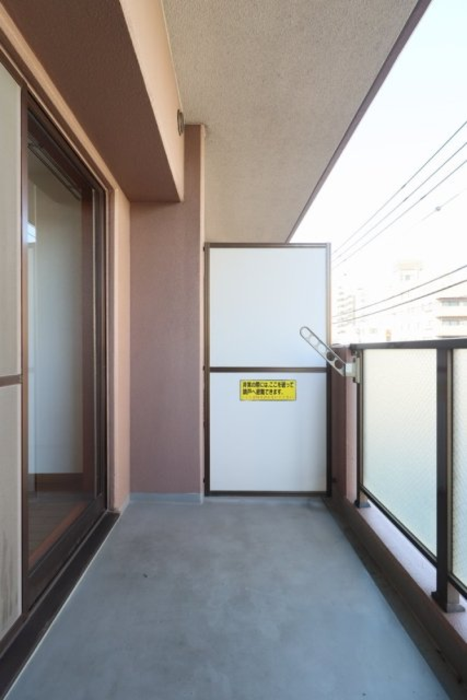 15階建ての3階に位置しています。