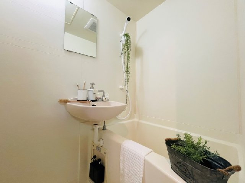 浴室です。シンプルな造りです。
※家具･小物はイメージです※