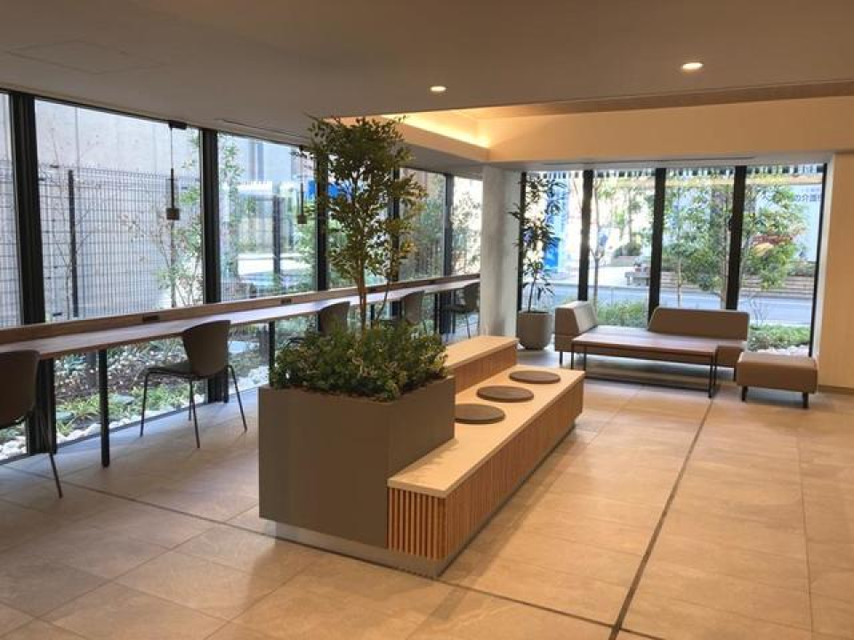 エントランスがカフェっぽくて素敵。
