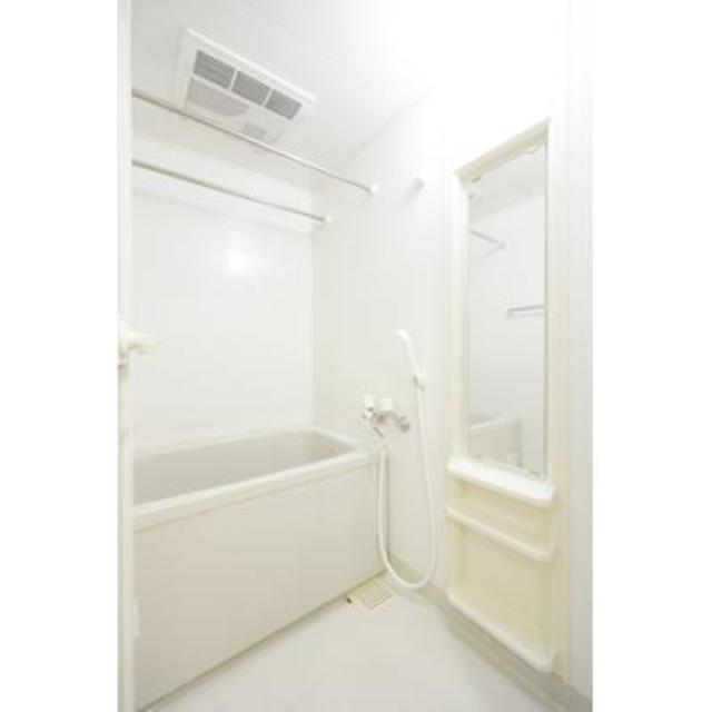 浴室です。シンプルな造りです。
※写真は同タイプ住戸です。
