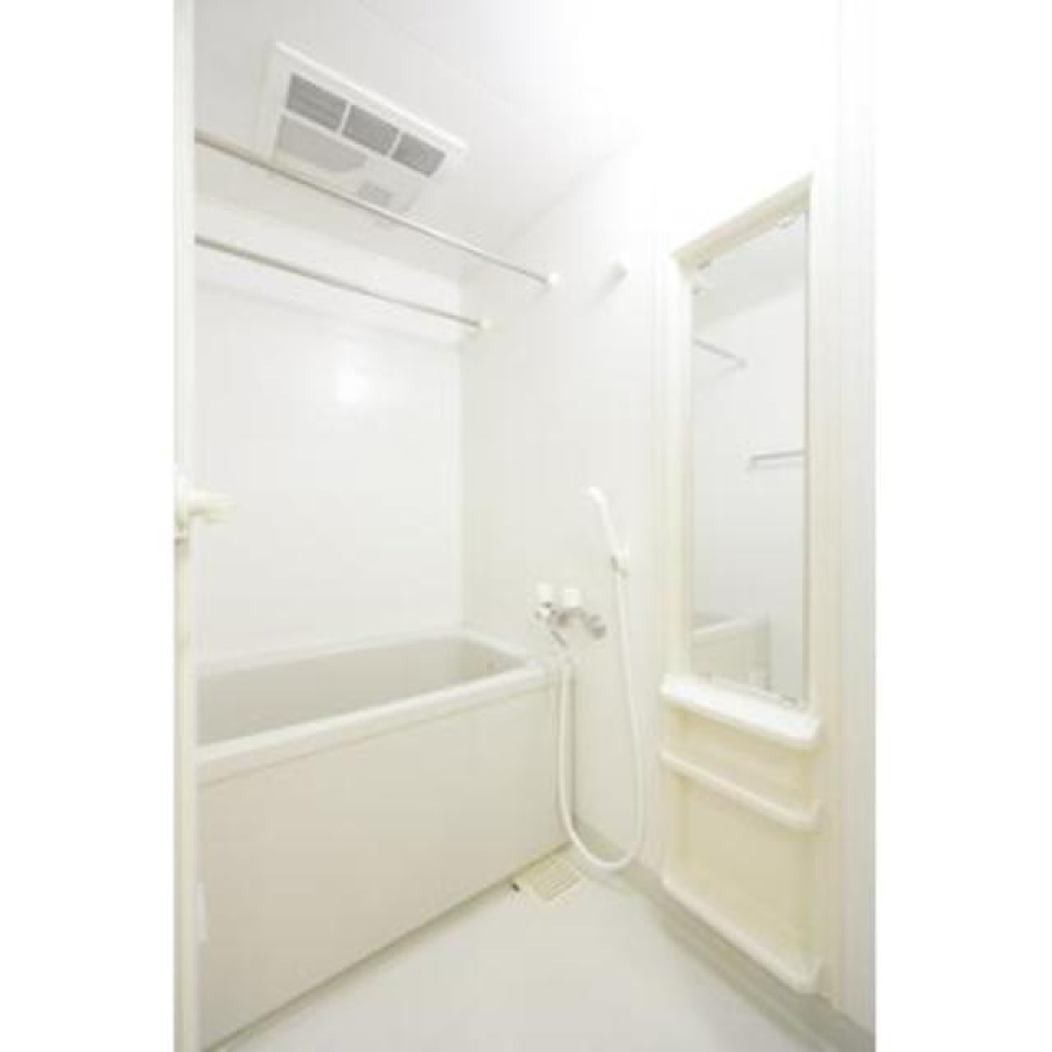 浴室です。シンプルな造りです。
※写真は同タイプ住戸です。