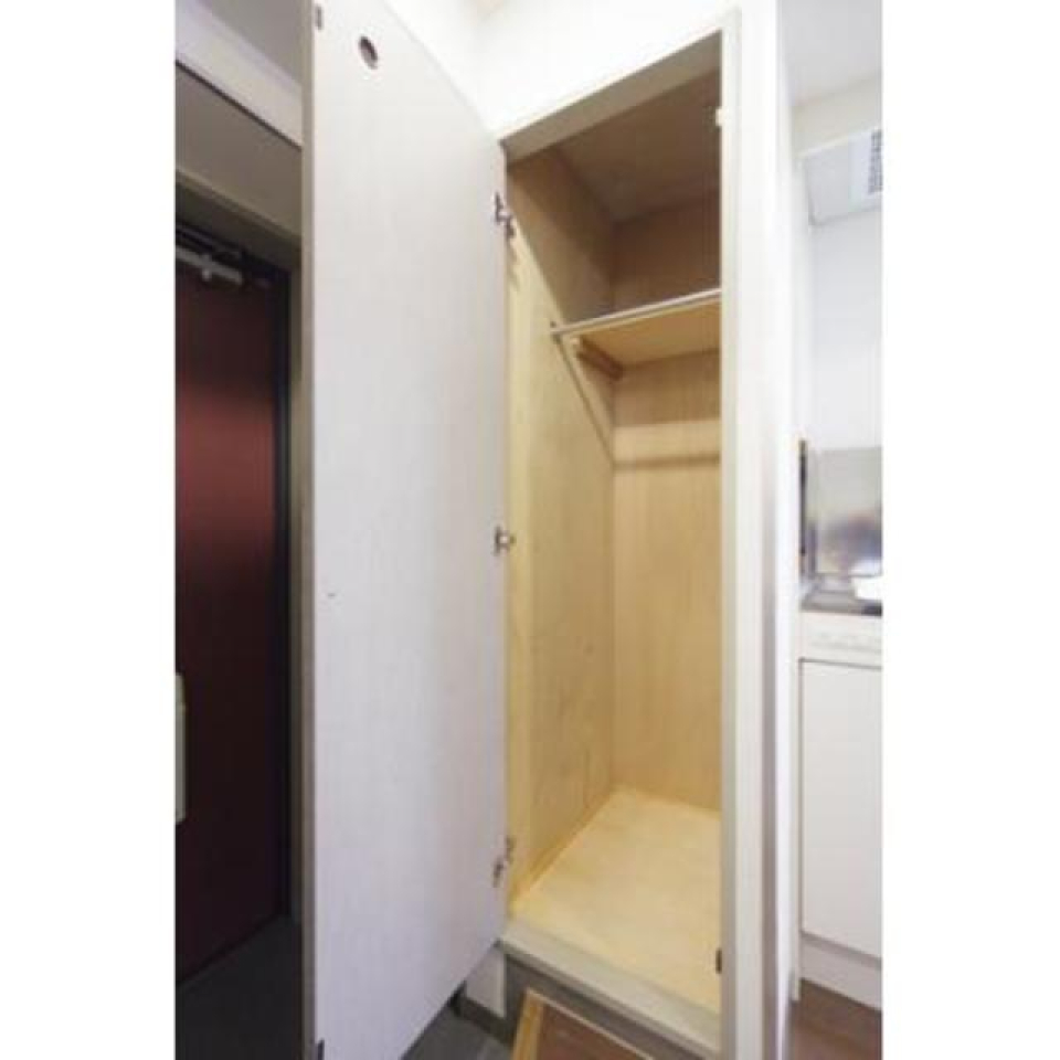 玄関にも収納が付いています。
※写真は同タイプ住戸です。