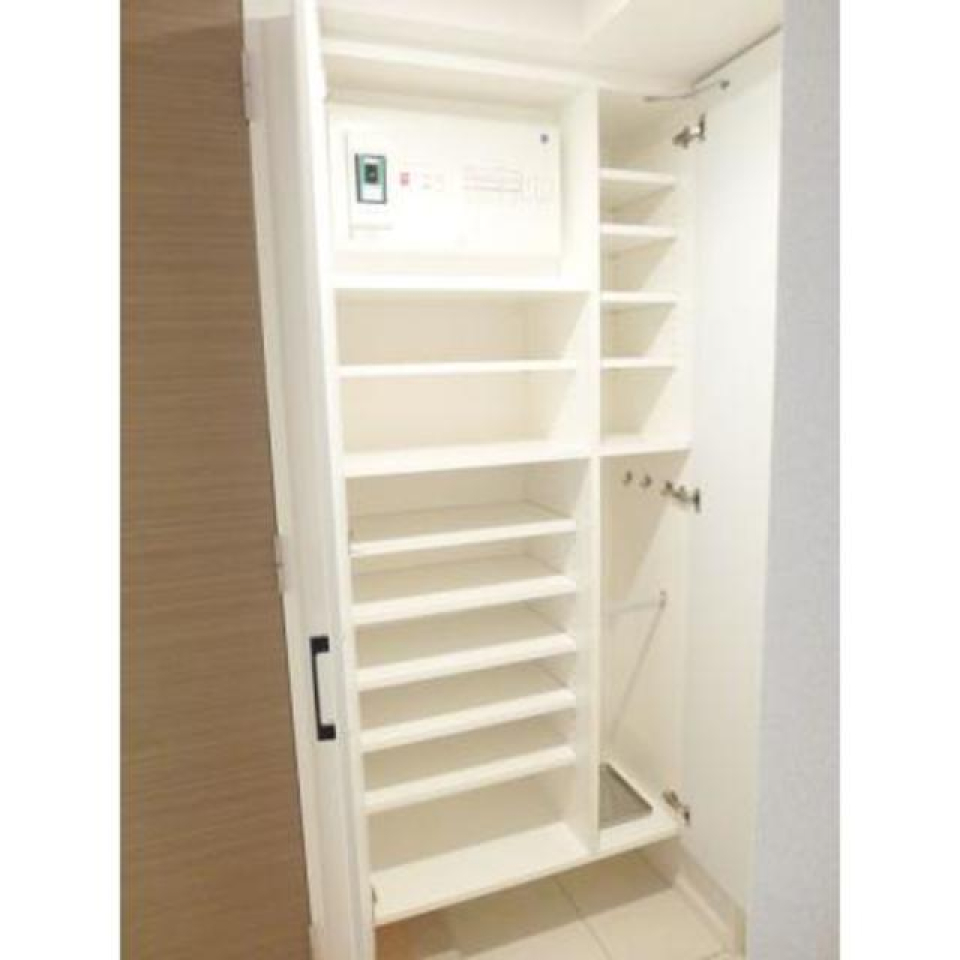 広々としたシューズボックス。
※写真は同タイプ住戸です。