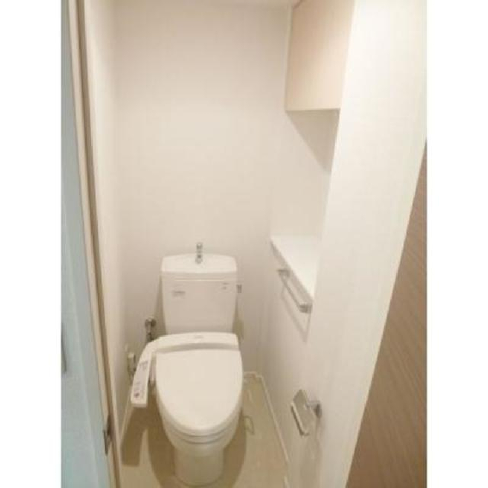 清潔感のあるトイレはウォシュレット付きです。
※写真は同タイプ住戸です。