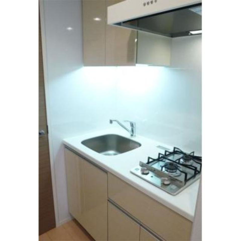 キッチンは白を基調としているので、お掃除にやりがいを感じそうです！
※写真は同タイプ住戸です。