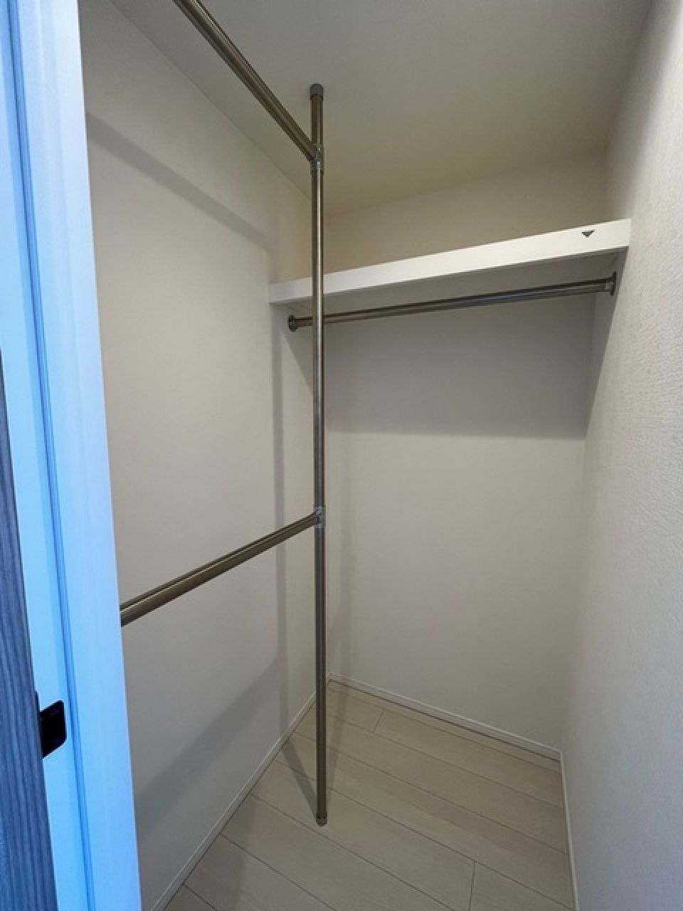 ウォークインクローゼットの様子。※写真は同タイプ住戸です。