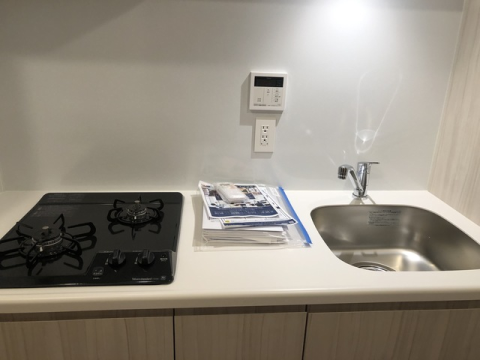 キッチンです。2口のガスコンロ付きです。
※写真は同タイプ住戸です。