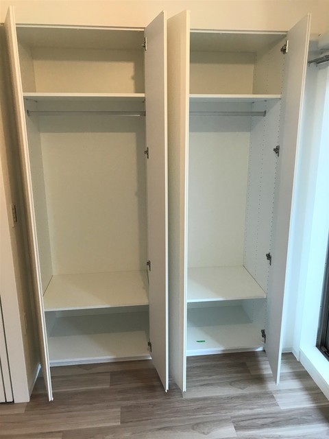 収納を開けた時の様子。※写真は同タイプ住戸です。