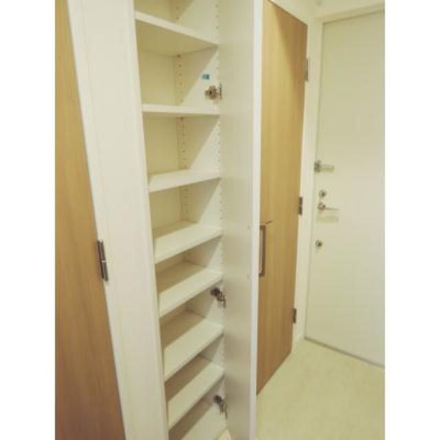 玄関は嬉しいシューズボックス付きです。
※写真は同タイプ住戸です。