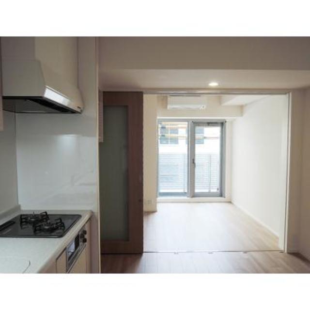 手前は6.2帖のダイニングキッチンです。
※写真は同タイプ住戸です。