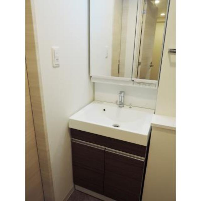２面鏡の独立洗面台です。※写真は同タイプ住戸です。
