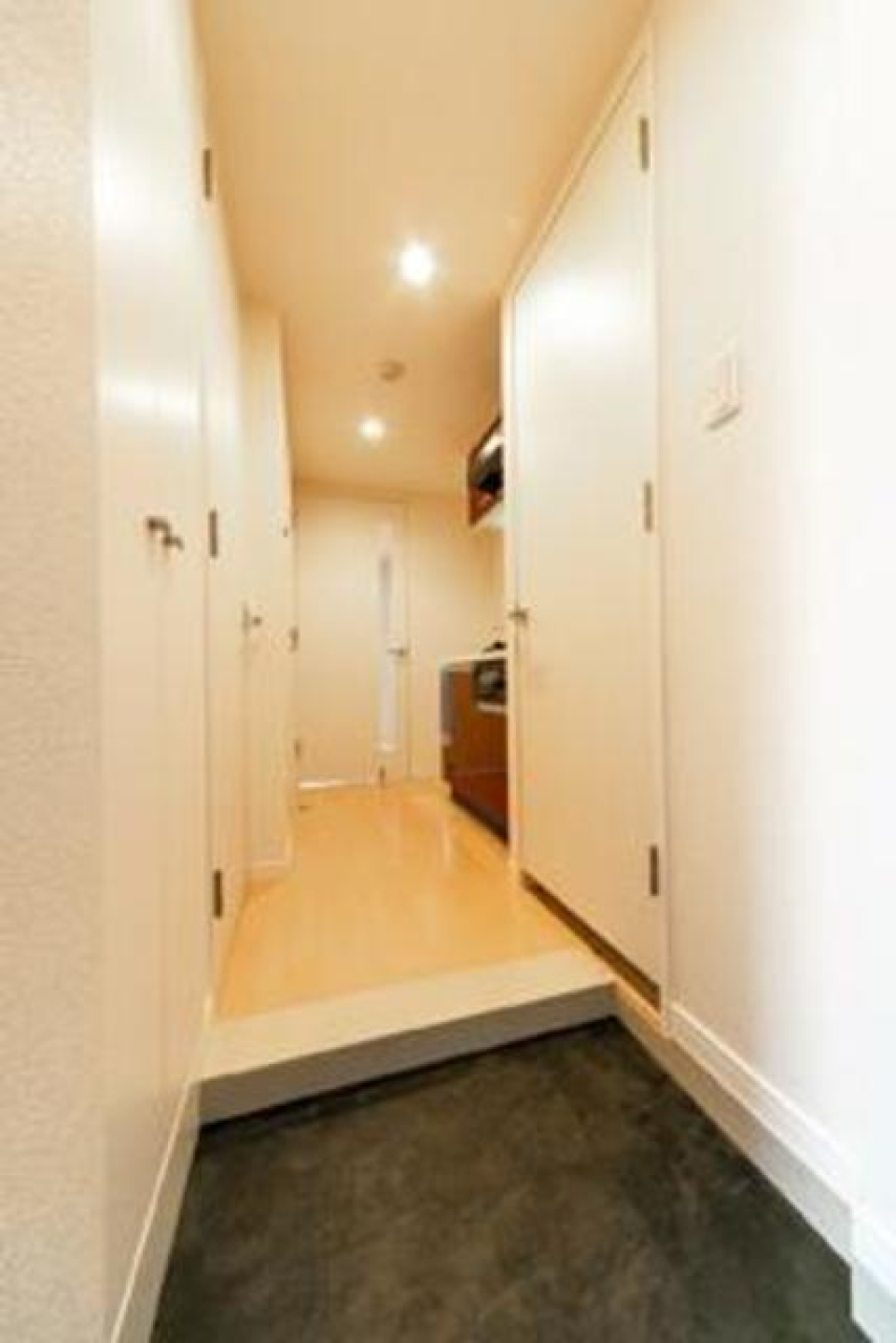 玄関からの様子です。
※写真は同タイプ住戸です。