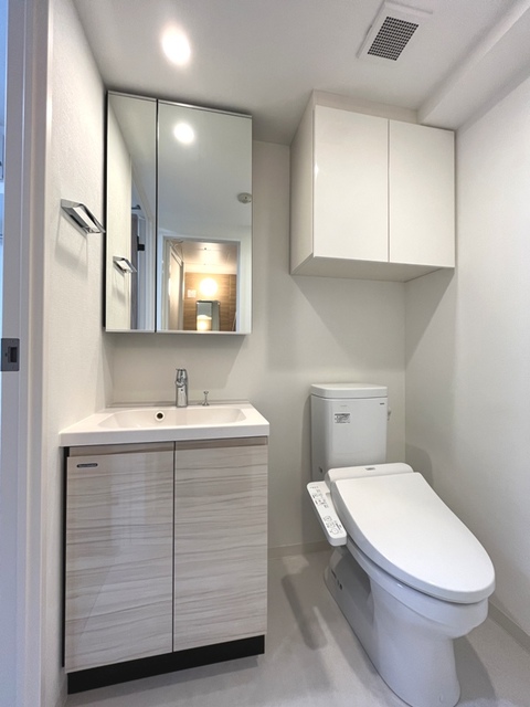 洗面所です。シンプルな造りになっています。
※写真は同タイプ住戸です。