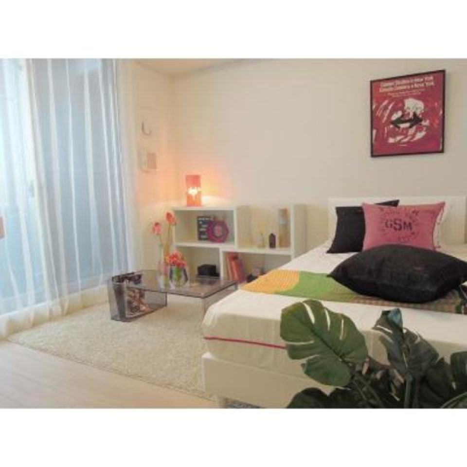 8.5帖の東向きのお部屋です。東向きのお部屋は朝日が差し込み、爽やかな朝を迎えることが出来ます。
※写真は同タイプ住戸です。家具や小物はイメージです。