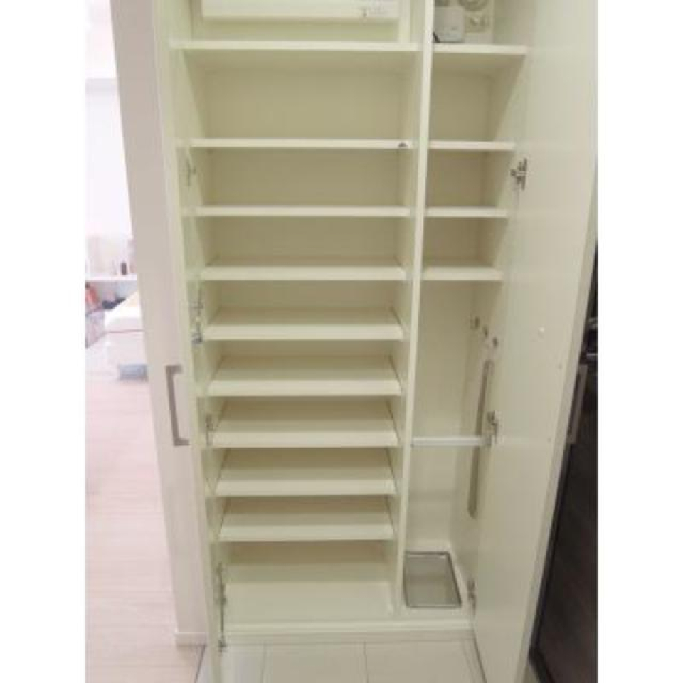 シューズBOXは広々としているので、靴も余裕をもって収納できます。
※写真は同タイプ住戸です
家具や小物はイメージです。