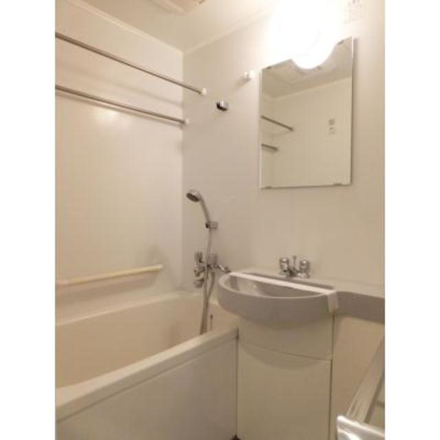 浴室乾燥機付きのバスルームです。
※写真は同タイプ住戸です。