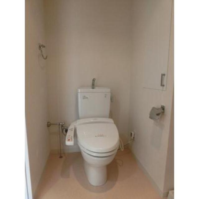 ウォシュレット付きのトイレ。
※写真は同タイプ住戸です。