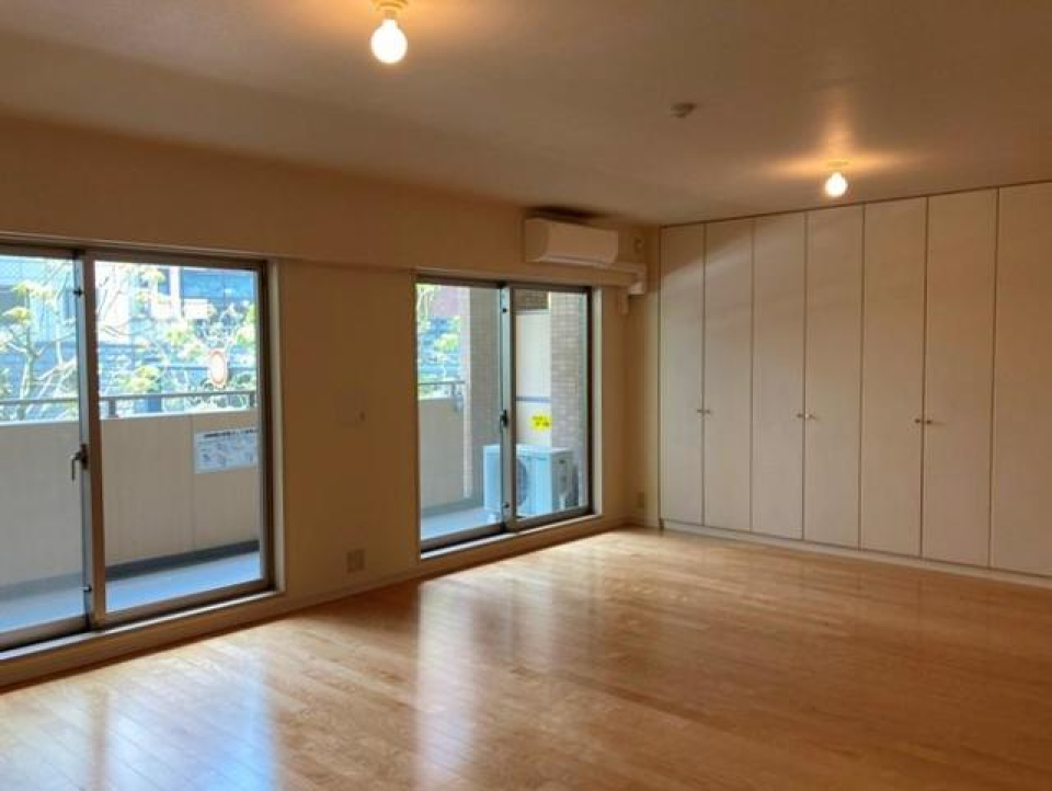収納重視な人には嬉しい壁一面のクローゼット！※写真は同タイプ住戸です。