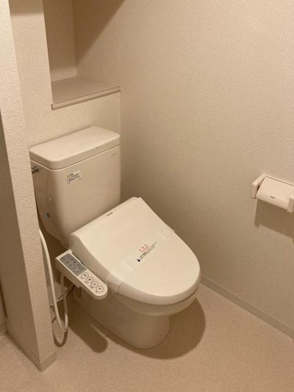 トイレはもちろん温水洗浄便座です※写真は同タイプ住戸です。