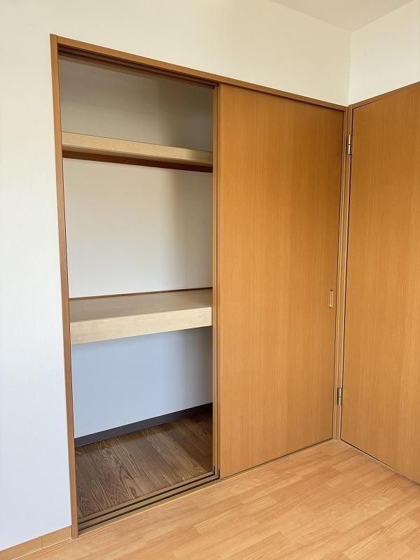 洋室②　押入
それぞれの部屋に収納があるのは助かります