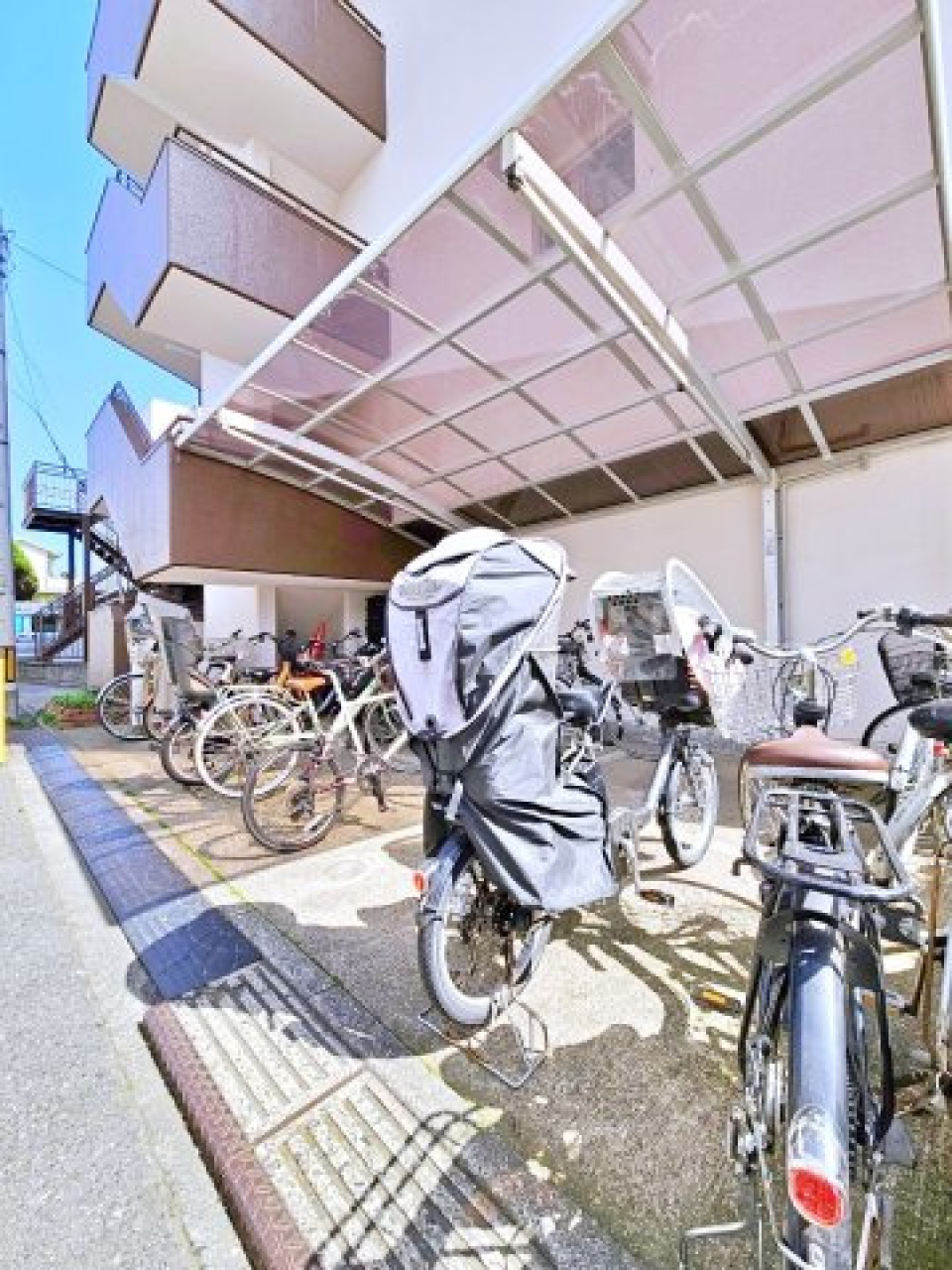 駐輪場があるので自転車置けます