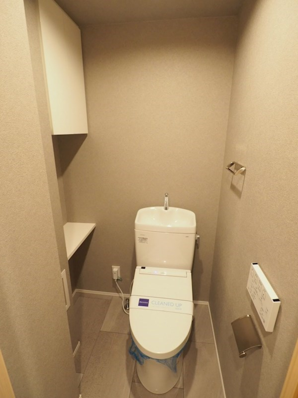 お手洗いで使う用具はトイレ内に仕舞えますね