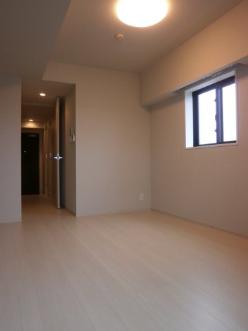 ２面採光の日当たりの良いお部屋。風通しも良く、快適に過ごせるお部屋です。