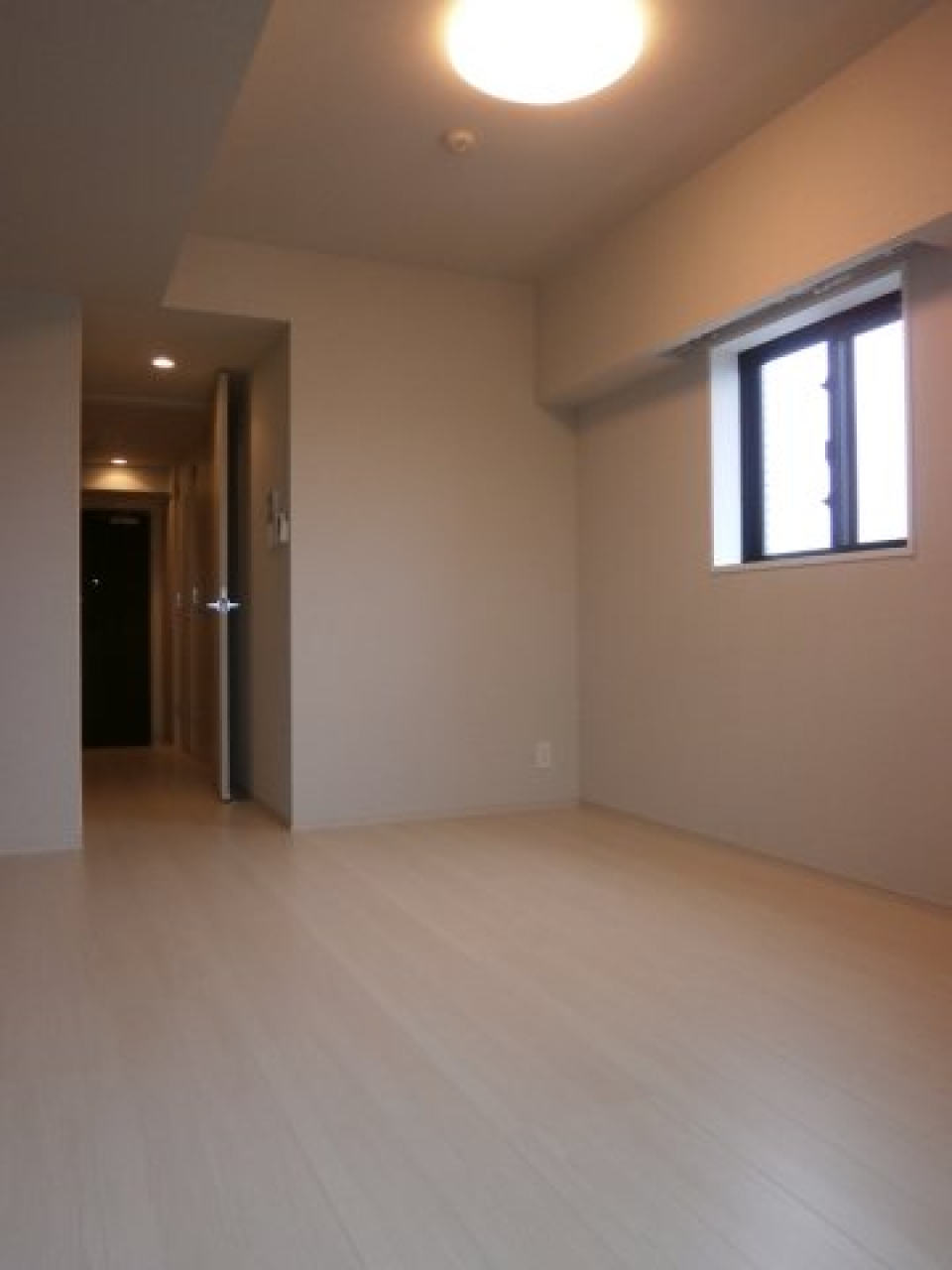 ２面採光の日当たりの良いお部屋。風通しも良く、快適に過ごせるお部屋です。