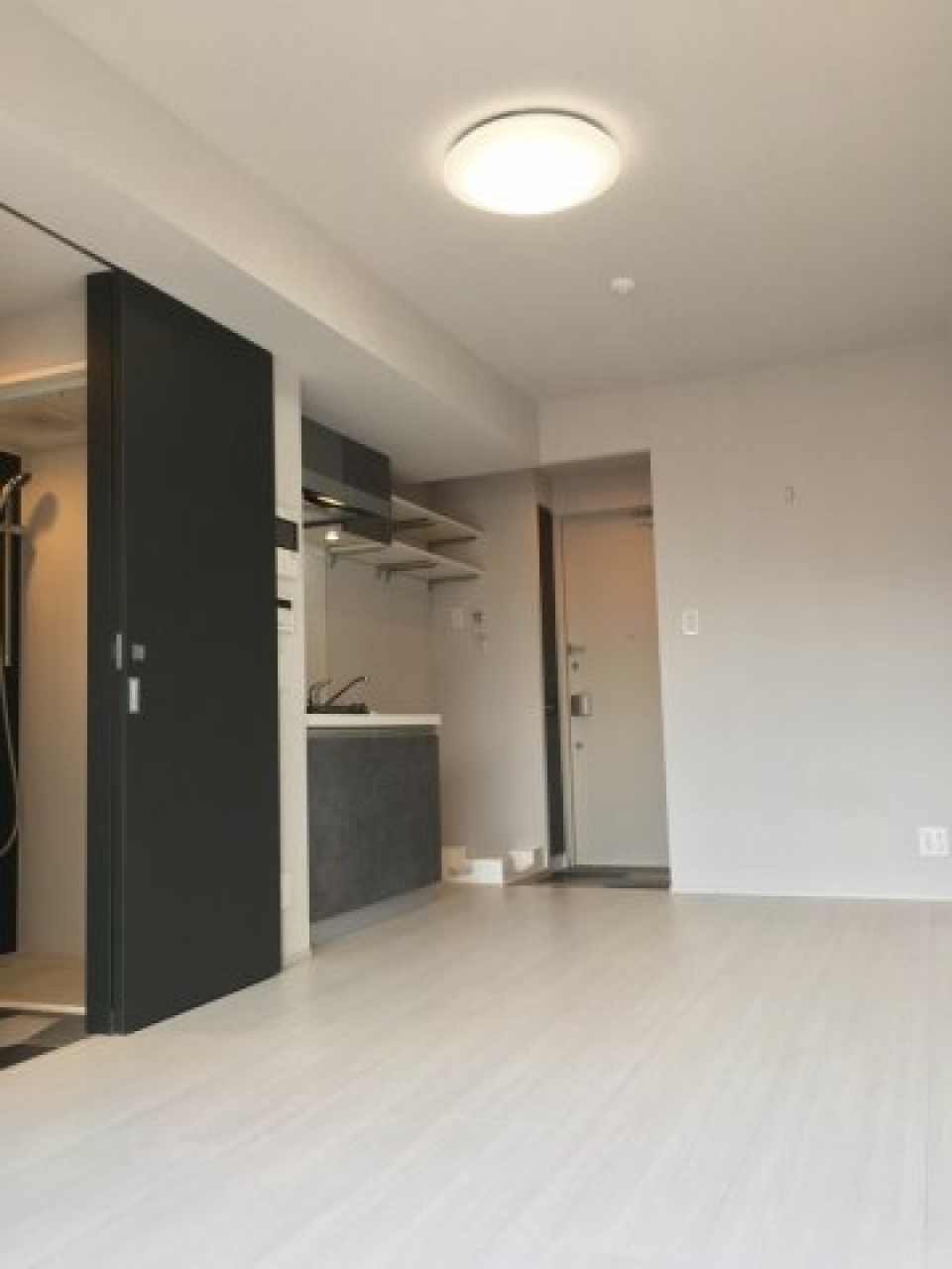 シンプルなデザインで落ち着いた雰囲気です。
※同間取り他部屋写真