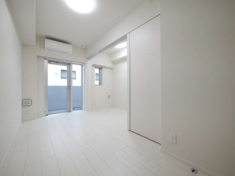 部屋番号は333。才能が開花する番号だとか。この部屋から未来へ羽ばたきましょう！