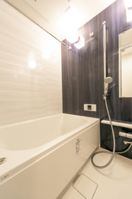 浴室乾燥機がついているので、雨の日も気にせずに洗濯物をすることができますね！※写真は同タイプ住戸です。