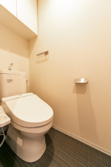 棚があるので日用品をストックすることができます。※写真は同タイプ住戸です。