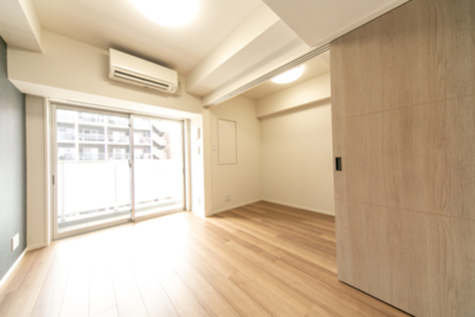 スライドドアでお隣の洋室と空間を切り分けることができます。※写真は同タイプ住戸です。