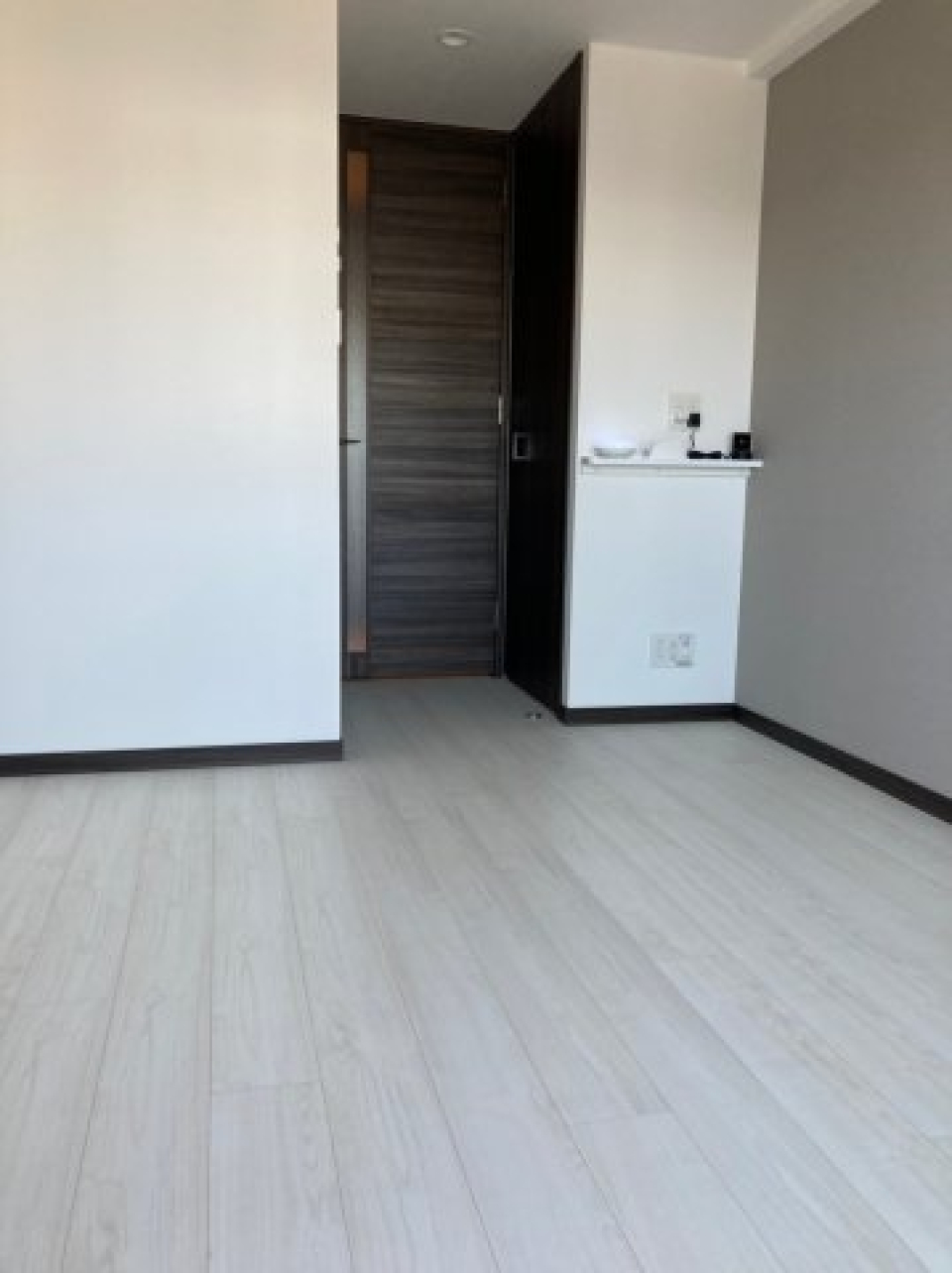 お部屋が白いので広く見え開放感があります。