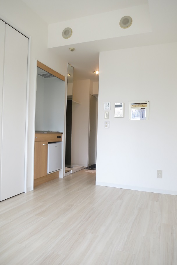 6.6帖のシンプルな内装の洋室です。