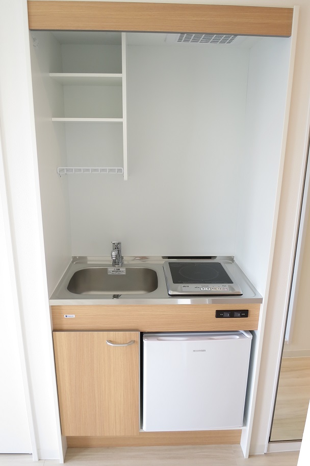 パネルは木目調でナチュラルなキッチンになっています。