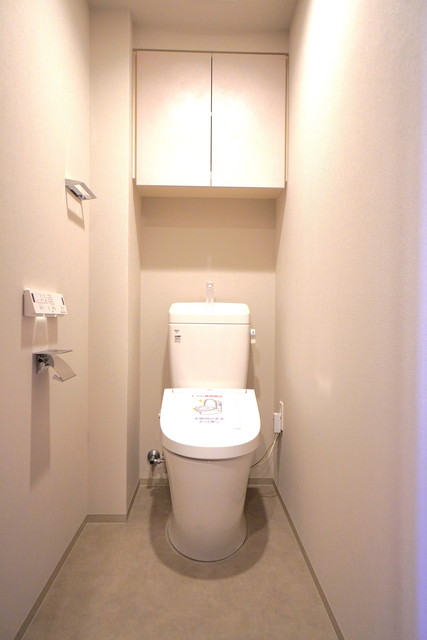 棚があるので日用品をストックできそうです。※写真は同タイプ住戸です。