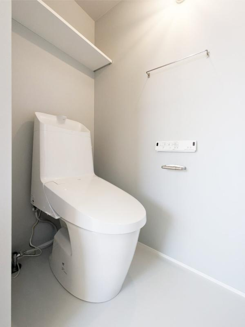 トイレも凸凹の少ないシンプルなデザインで、こだわりを感じます。