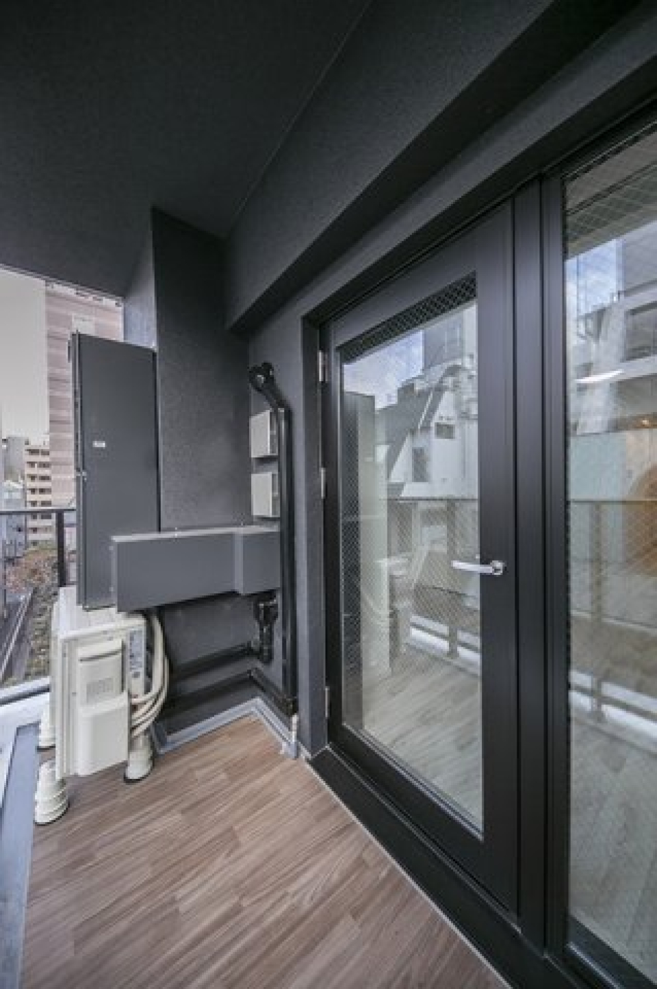 バルコニーの床もデザイン性にこだわってます。
※写真は同タイプ住戸です。