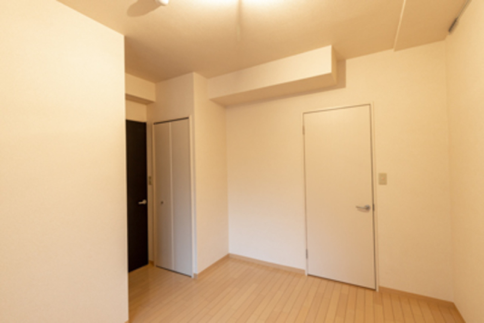 洋室には物入とクローゼットが付いているので収納に困りません。
※写真は同タイプ住戸です。