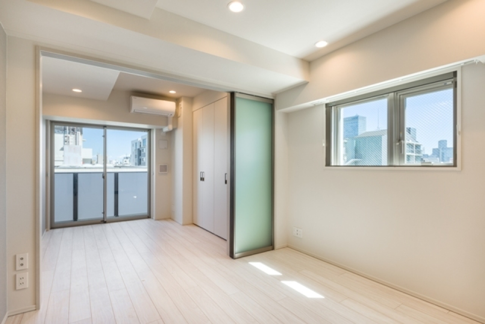 優しい色合いのお部屋がダイニングからベッドルームまで続き、お部屋全体が広く、開放的に見える空間になっています。
※写真は同タイプ住戸です。
