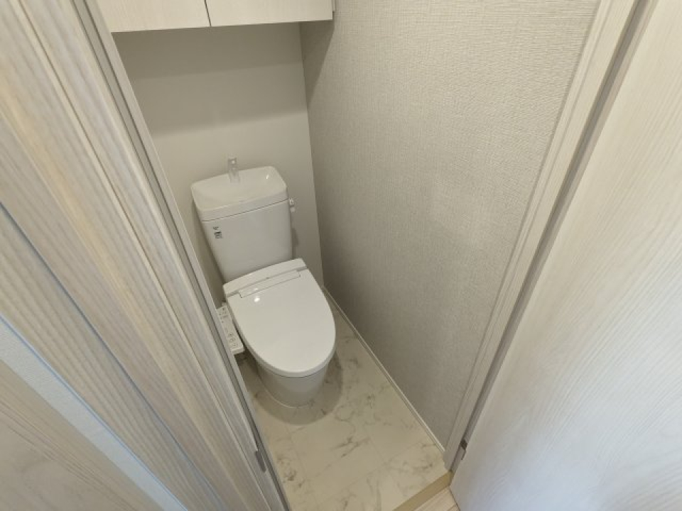 コンパクトなトイレ。集中できそうです。