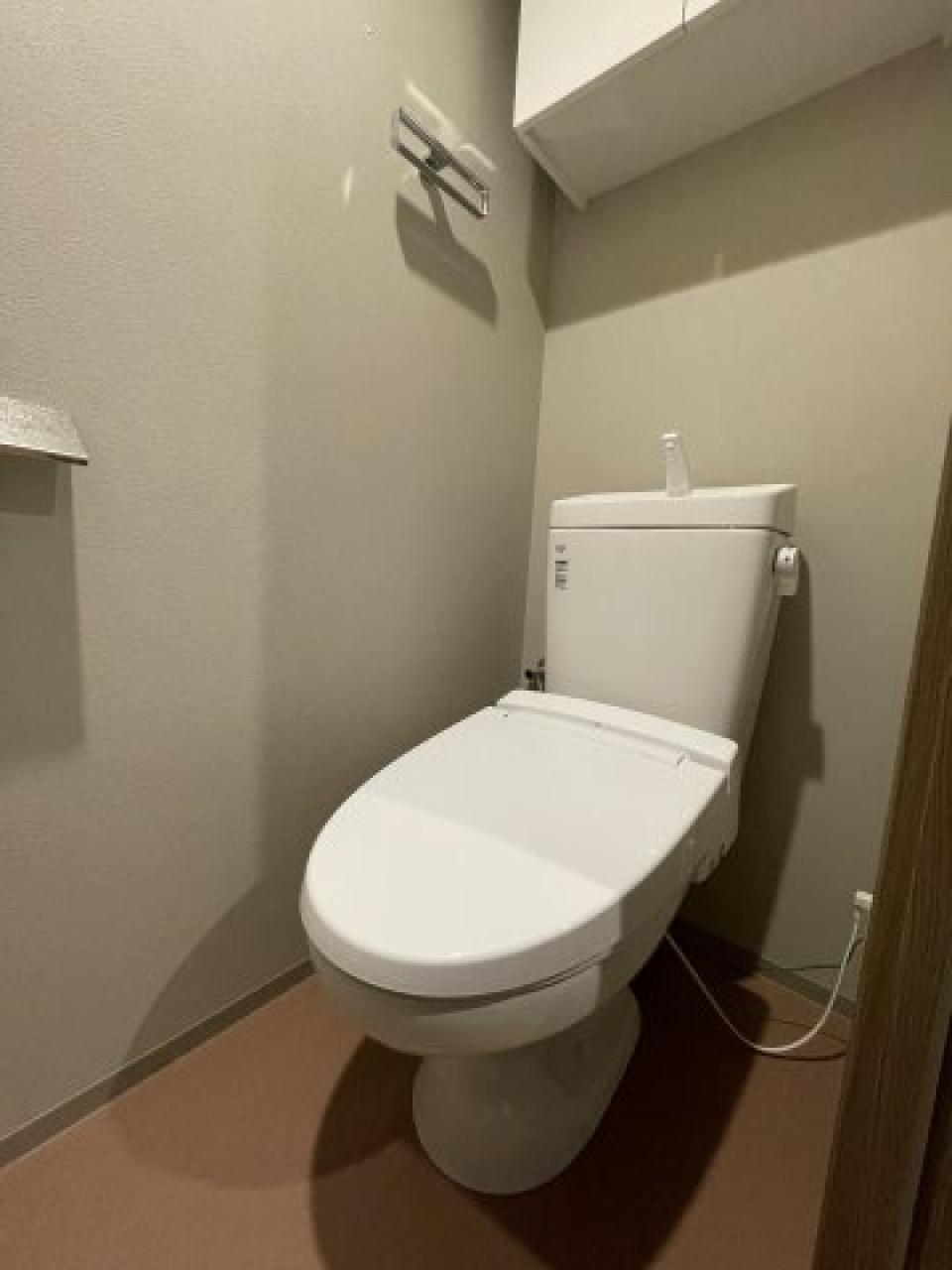 トイレは収納付き